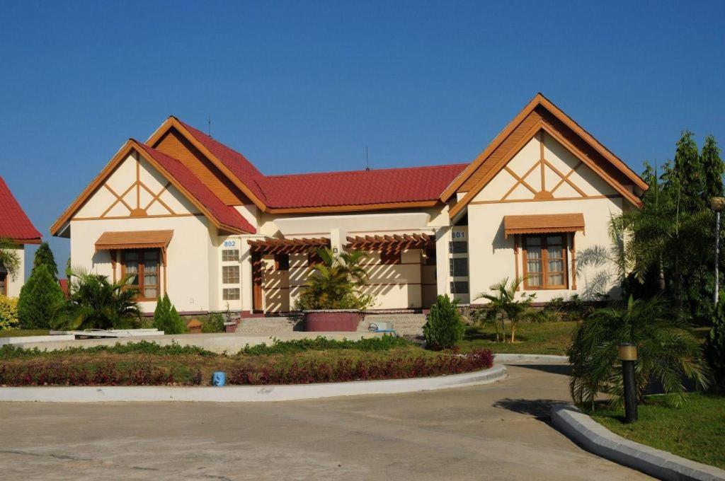 Myat Taw Win Hotel Naypyidaw Exterior foto
