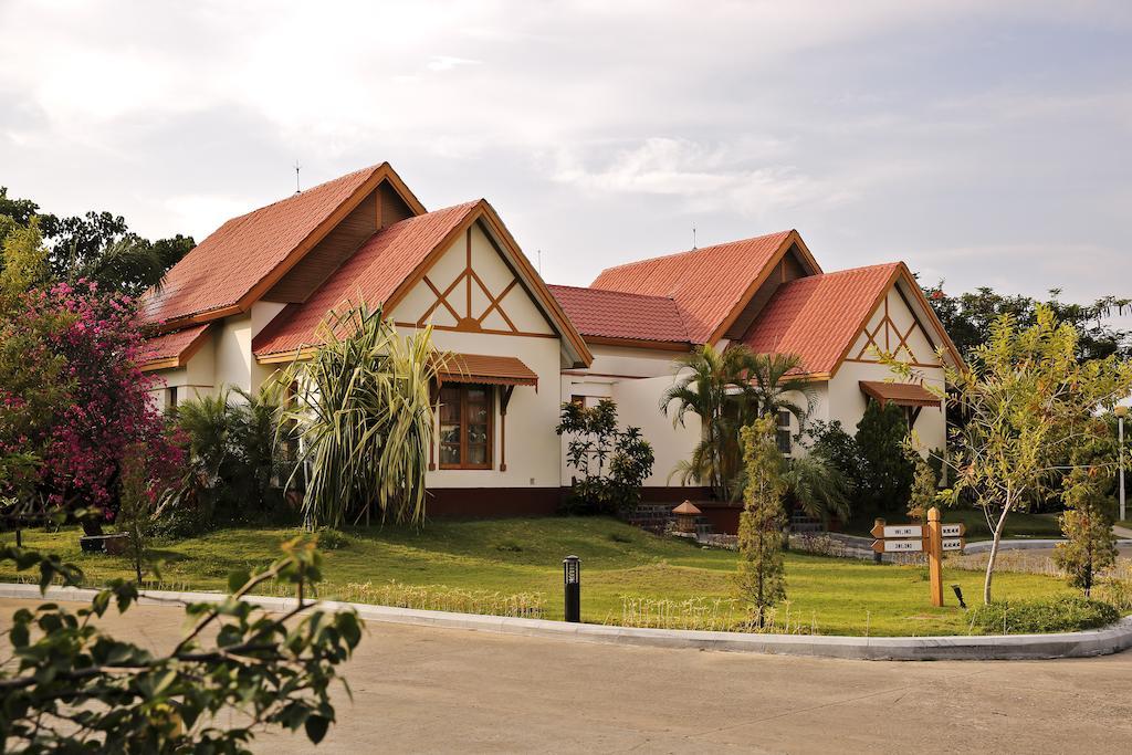 Myat Taw Win Hotel Naypyidaw Habitación foto